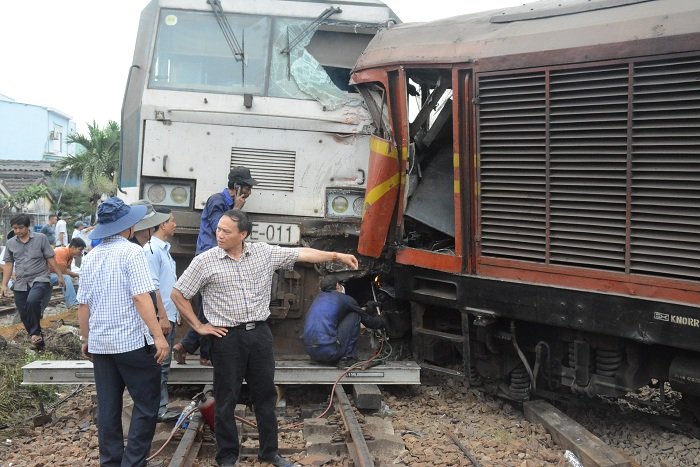 300 công nhân giải cứu hiện trường vụ hai tàu đâm nhau